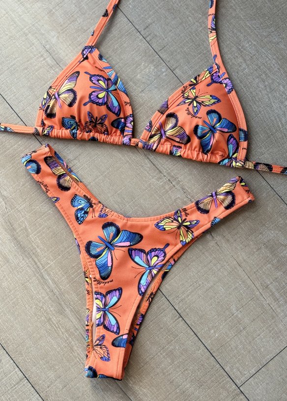 Biquíni Top Cortininha Viés E Calcinha Asa Delta Borboleta Colorida Fundo Laranja 5002 - MADALLOLA