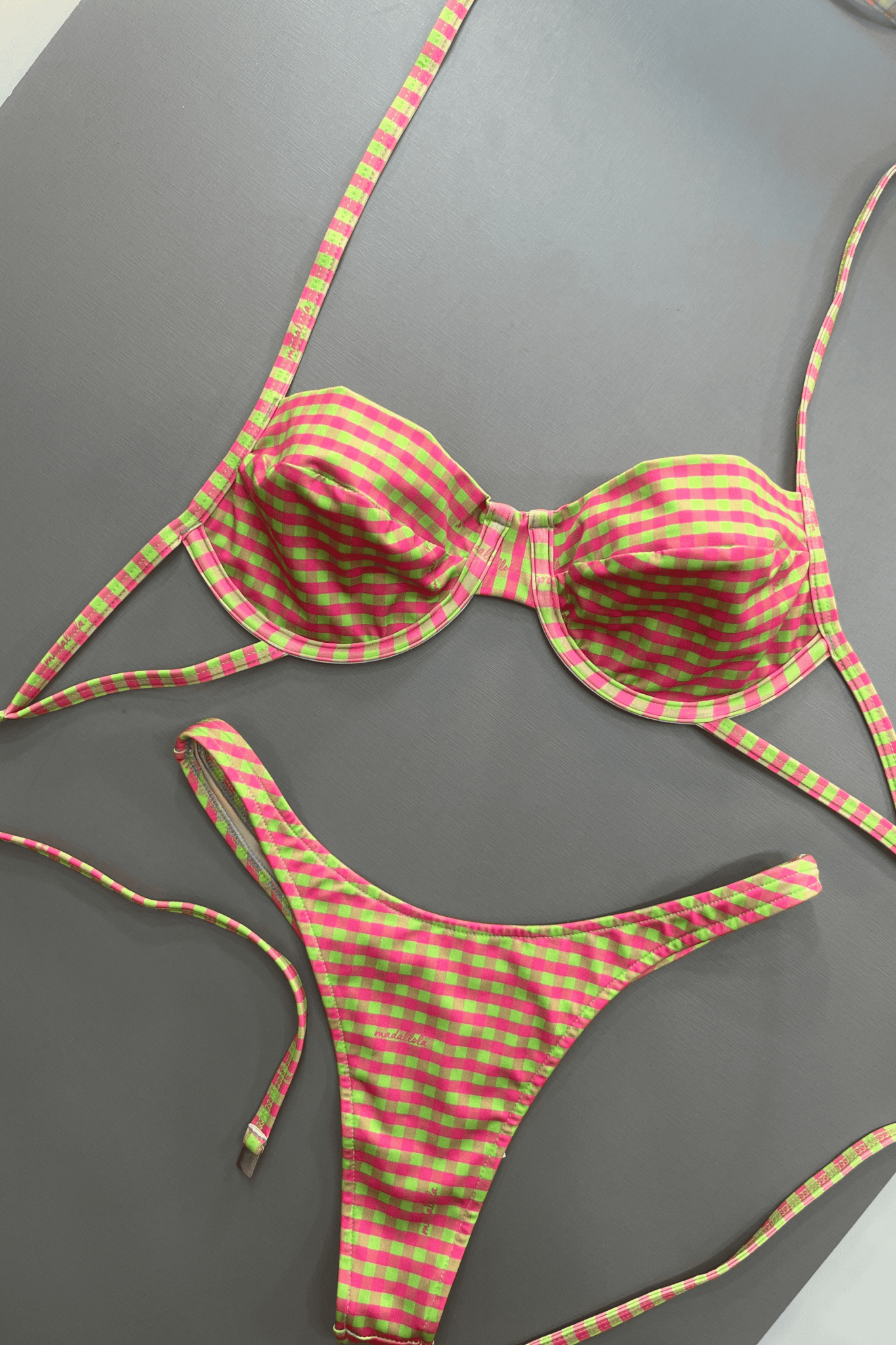 Biquíni Top Meia Taça Aro E Calcinha Asa Delta Fininha Fio V Dental Xadrez Pink Com Verde 1190 - MADALLOLA
