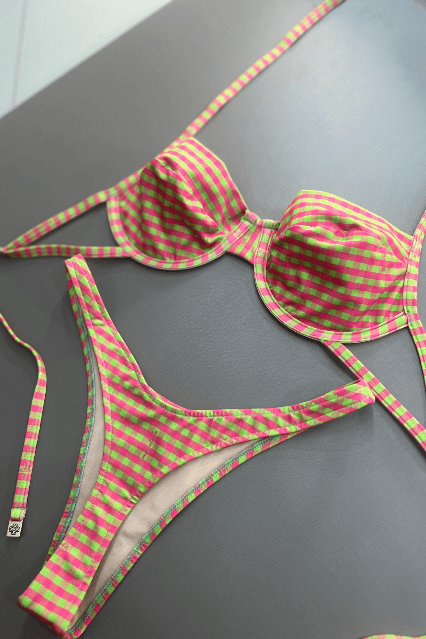 Biquíni Top Meia Taça Aro E Calcinha Asa Delta Fininha Fio V Dental Xadrez Pink Com Verde 1190 - MADALLOLA