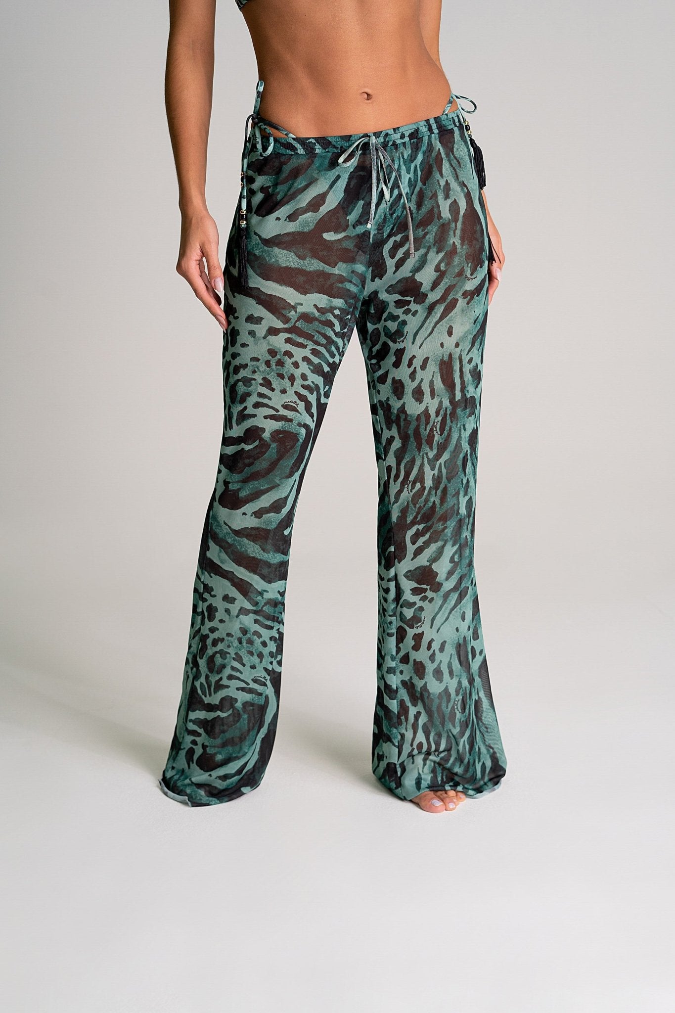 Calça Com Cós de Elástico Estampado Onça Verde MADAP25047 - MADALLOLA