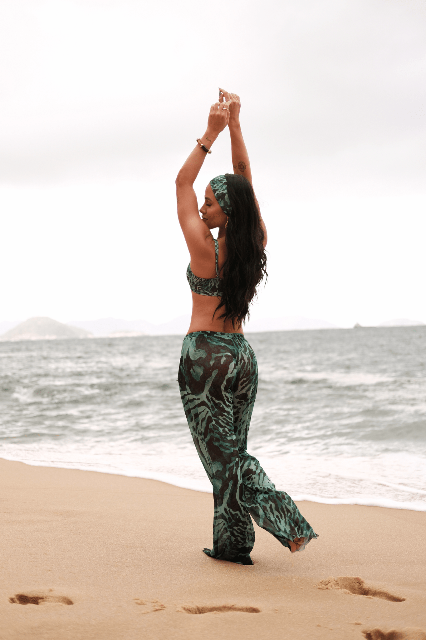 Calça Com Cós de Elástico Tule Estampado Onça Verde MADAP25047 - MADALLOLA