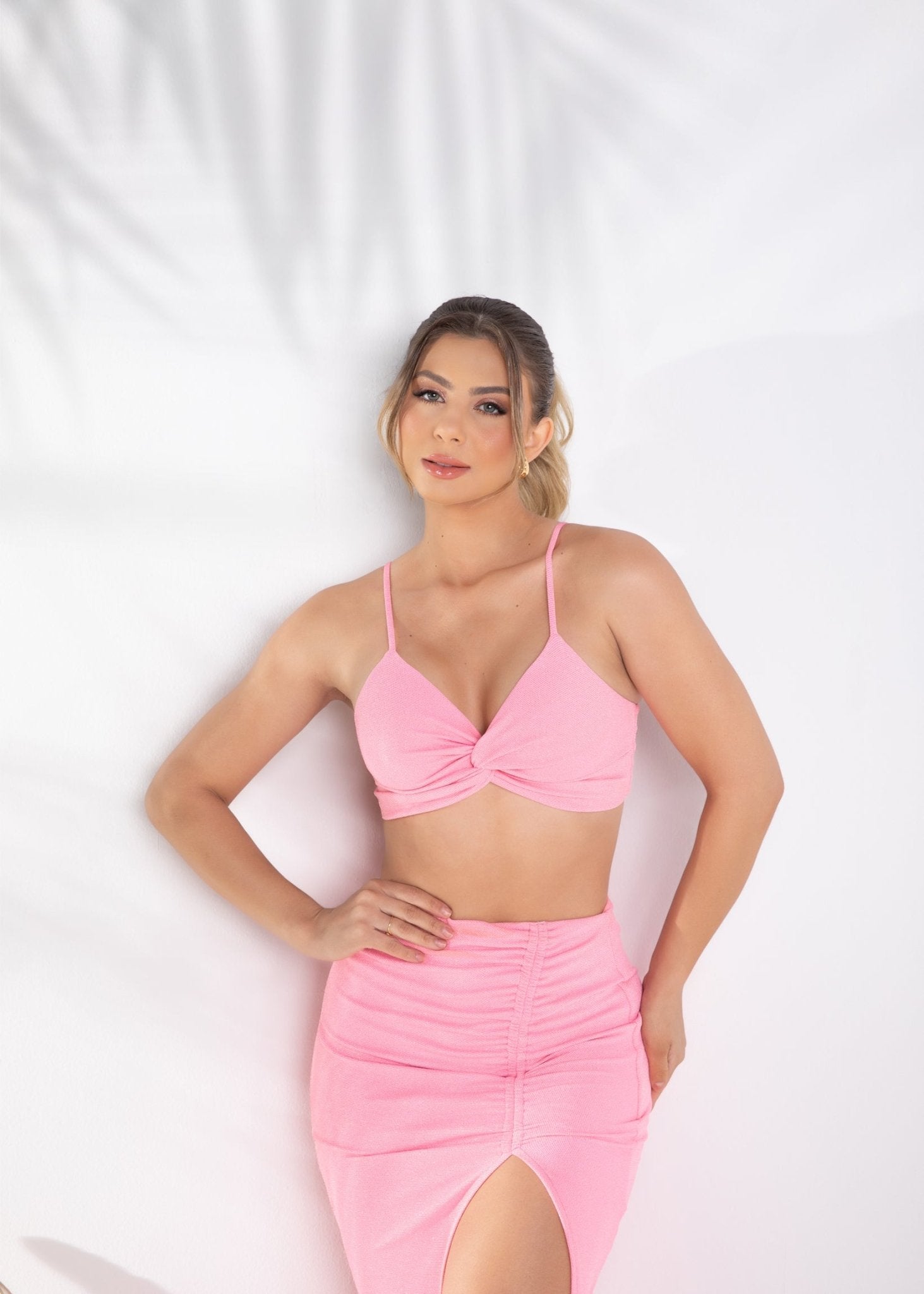 Conjunto Top Laço Frente E Saia Drapeada Lurex Rosa Claro C008 - MADALLOLA