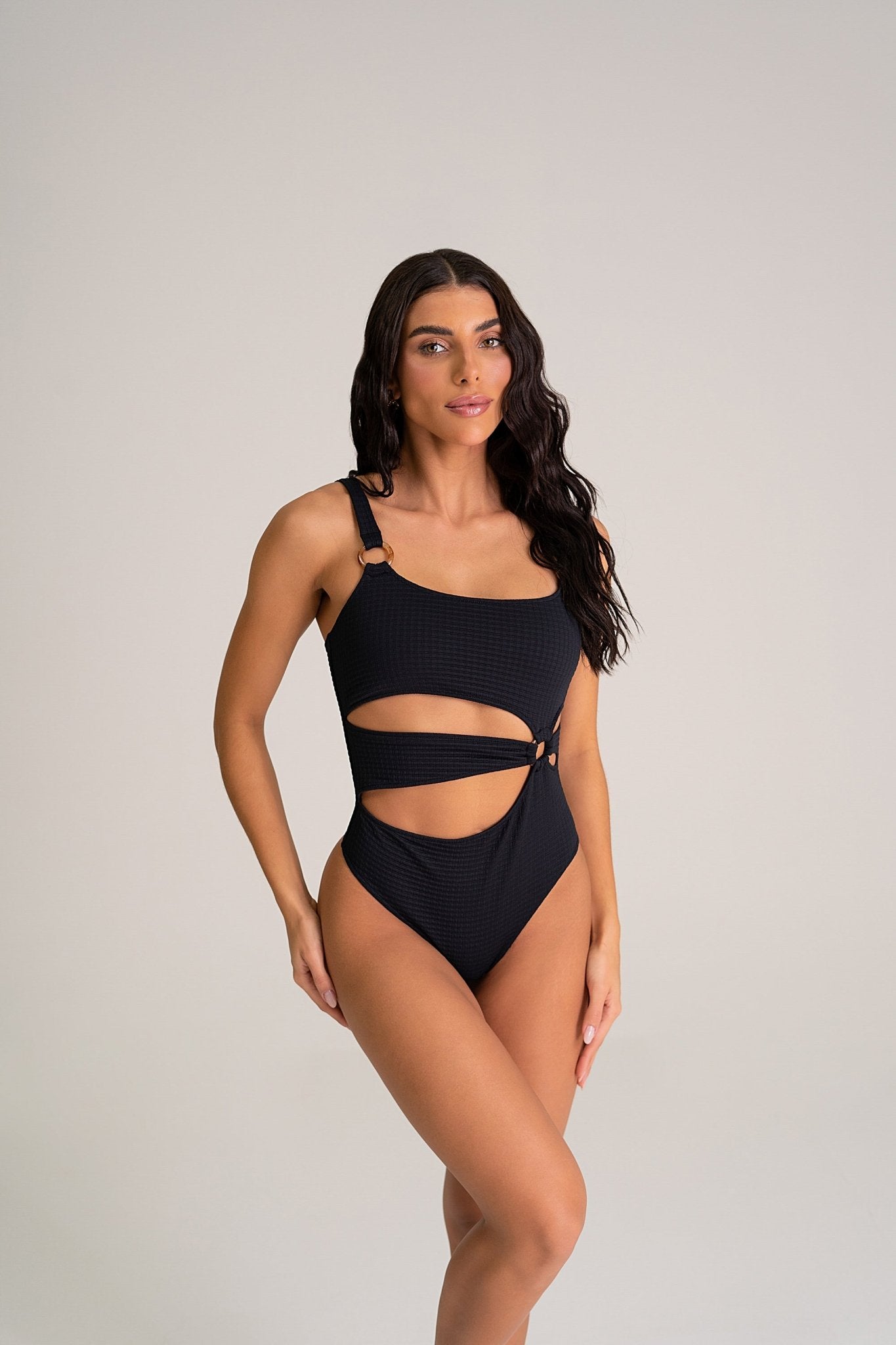 Maiô Alça Larga Com Argola Fio Discreto Preto Texturizado MADAP25014 - MADALLOLA
