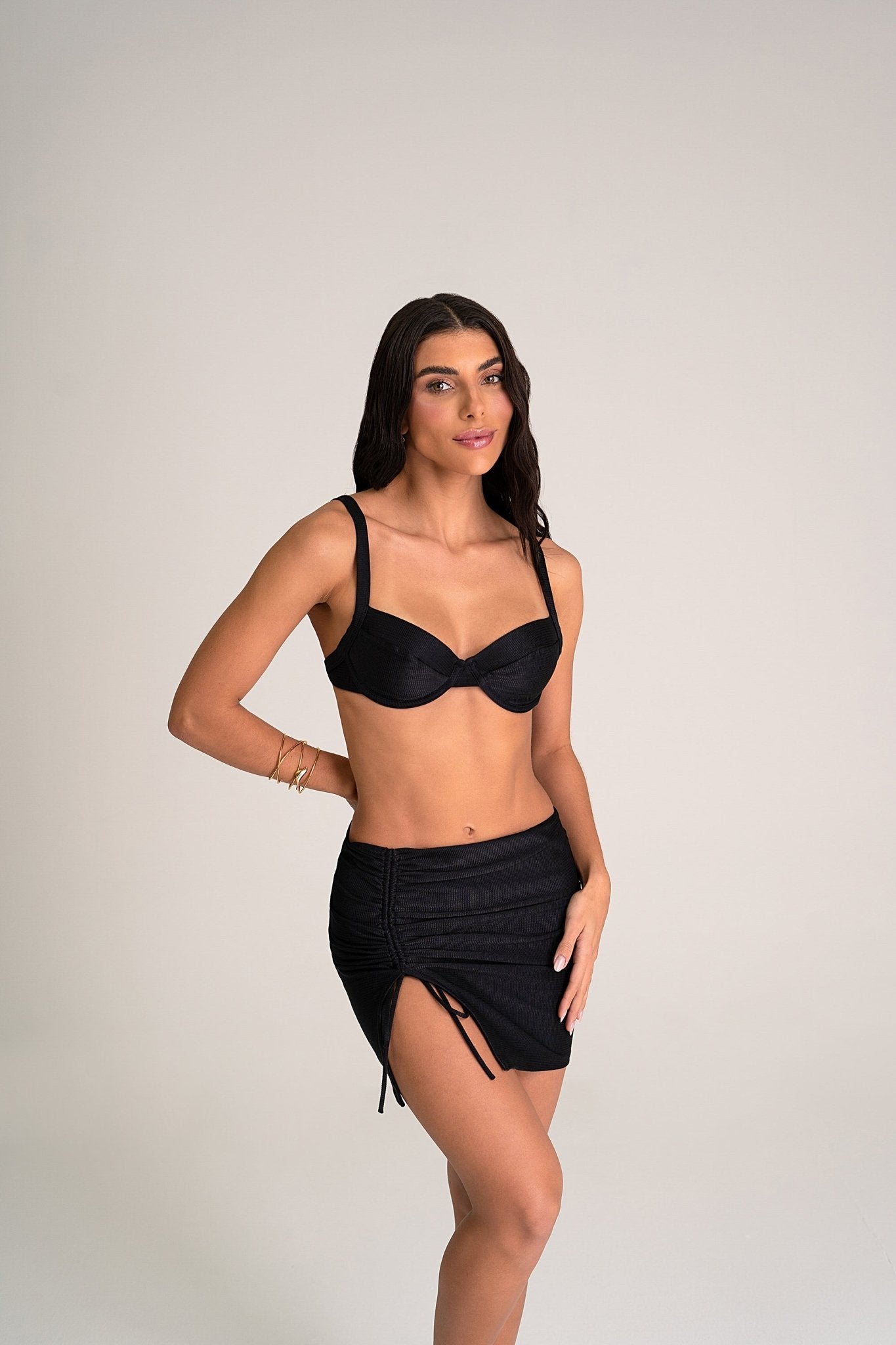 Sainha Franzida Frontal Preto Texturizado MADAP25007 - MADALLOLA