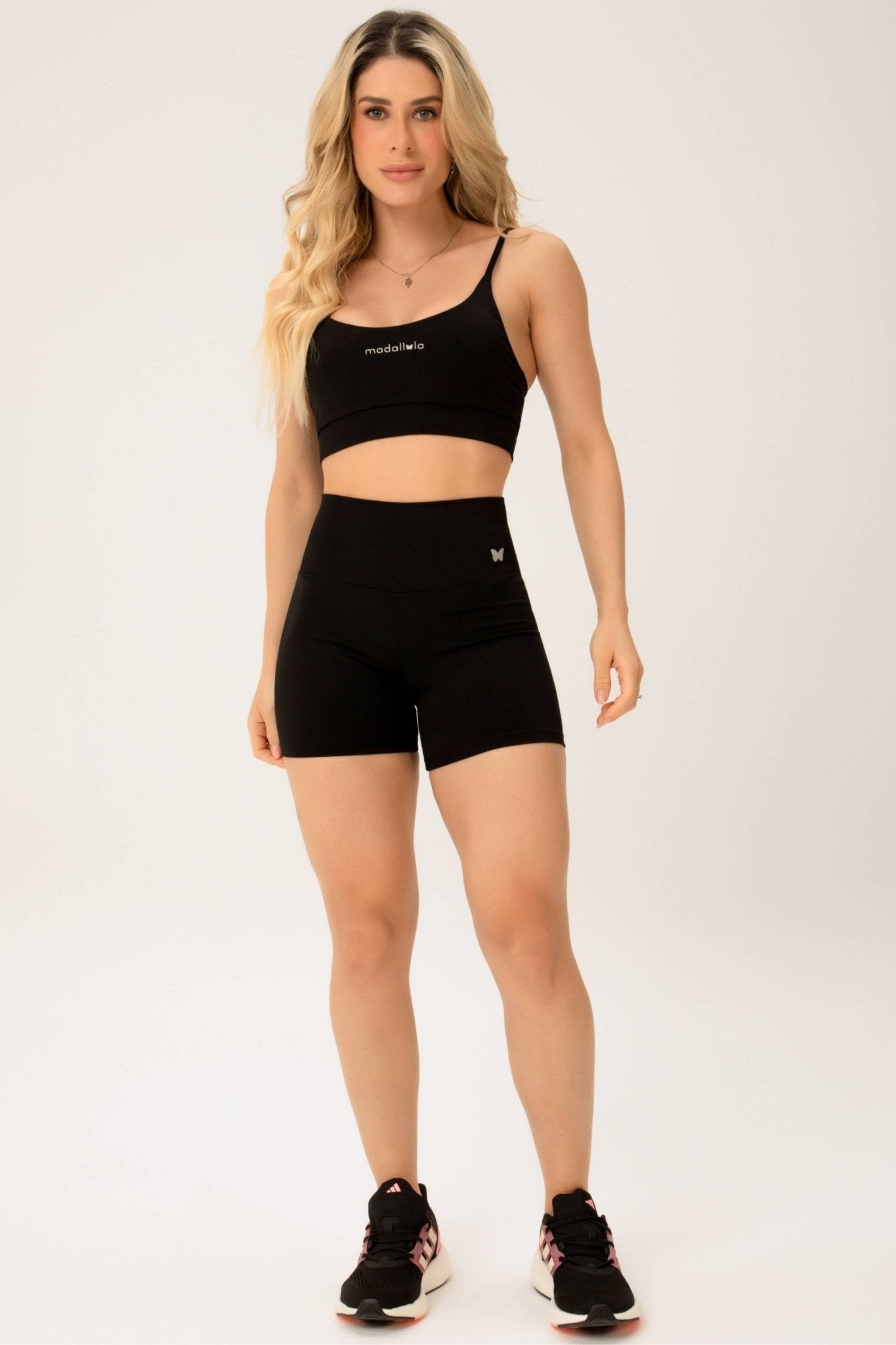 Shorts Essentials Preto MADAF250052 - MADALLOLA