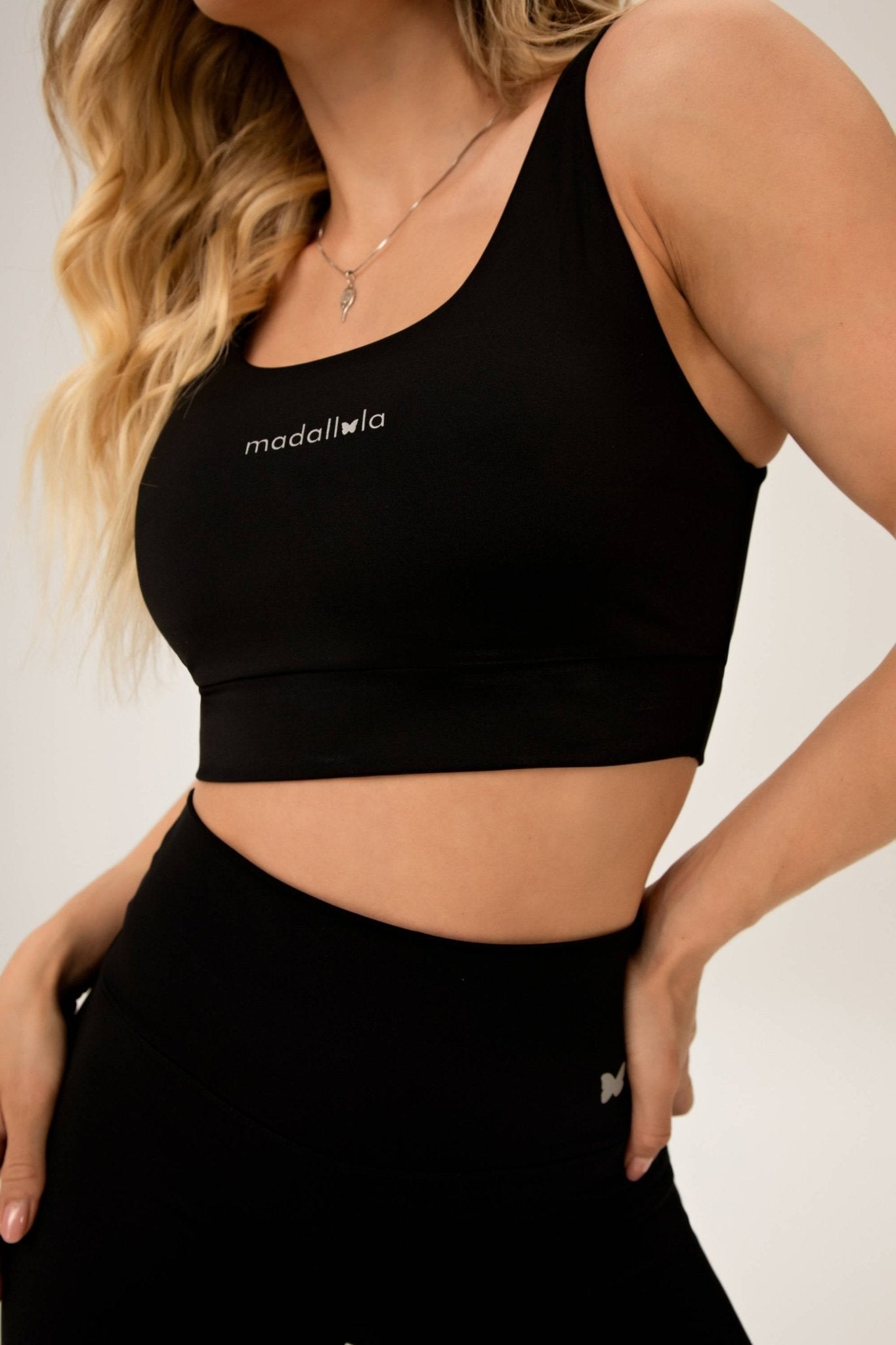 Top Alça Larga Essentials Preto MADAF250051 - MADALLOLA