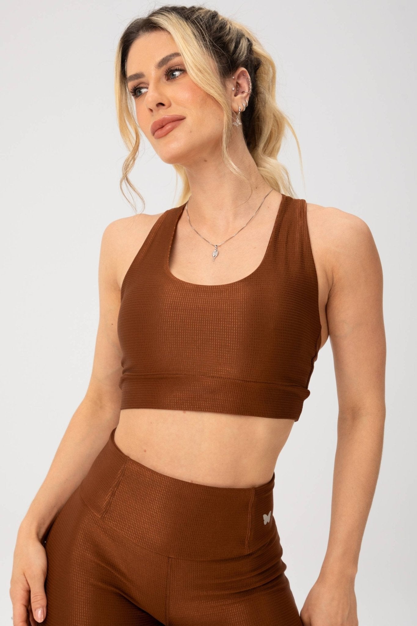 Top Costas Cruzadas Essentials Marrom Texturizado MADAF250034 - MADALLOLA