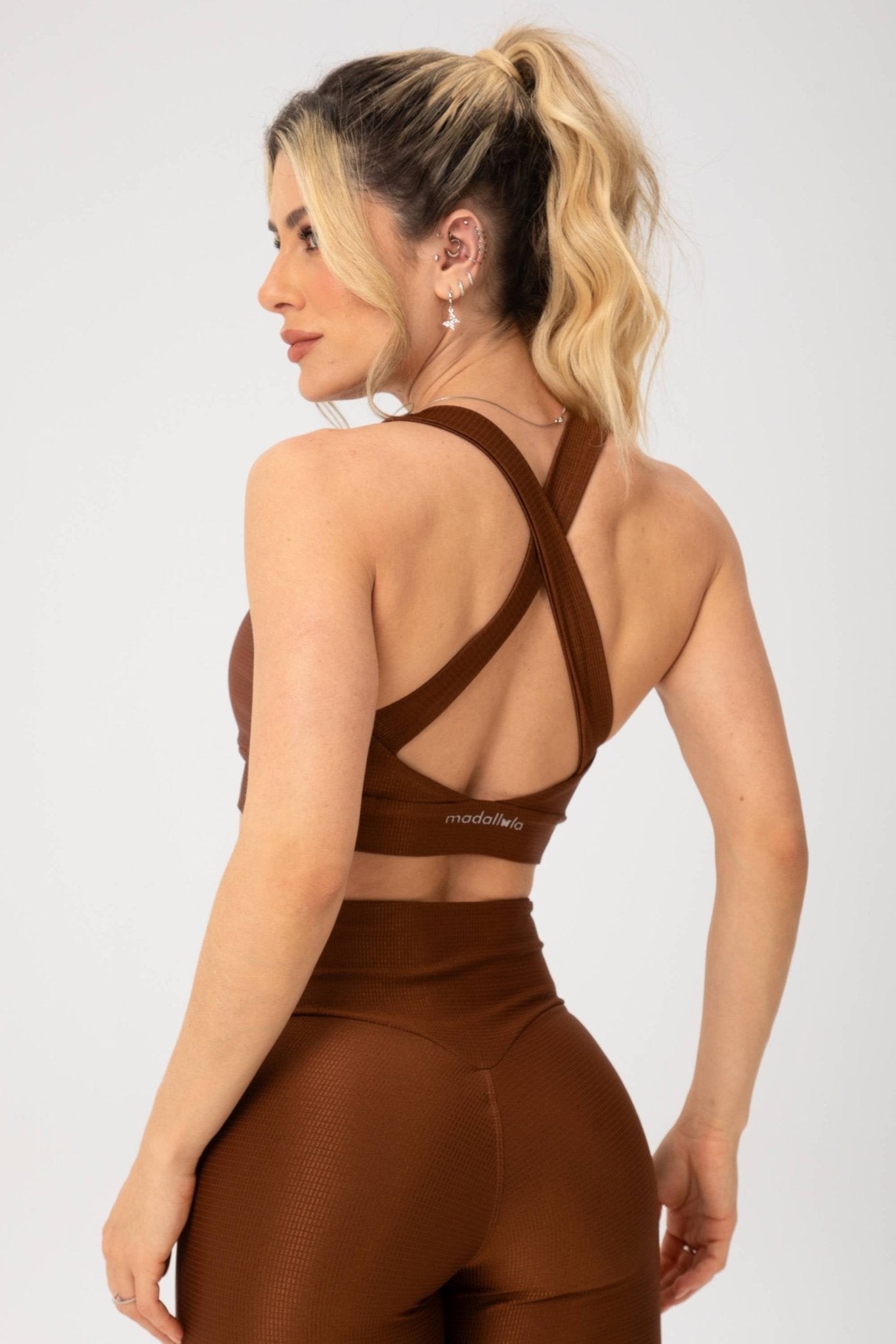 Top Costas Cruzadas Essentials Marrom Texturizado MADAF250034 - MADALLOLA