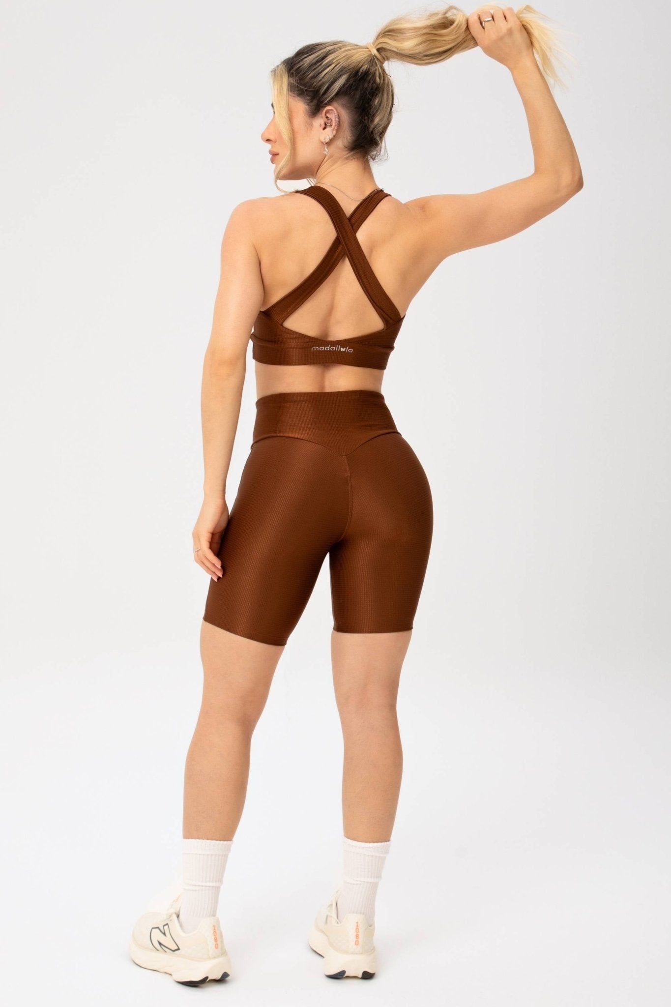 Top Costas Cruzadas Essentials Marrom Texturizado MADAF250034 - MADALLOLA