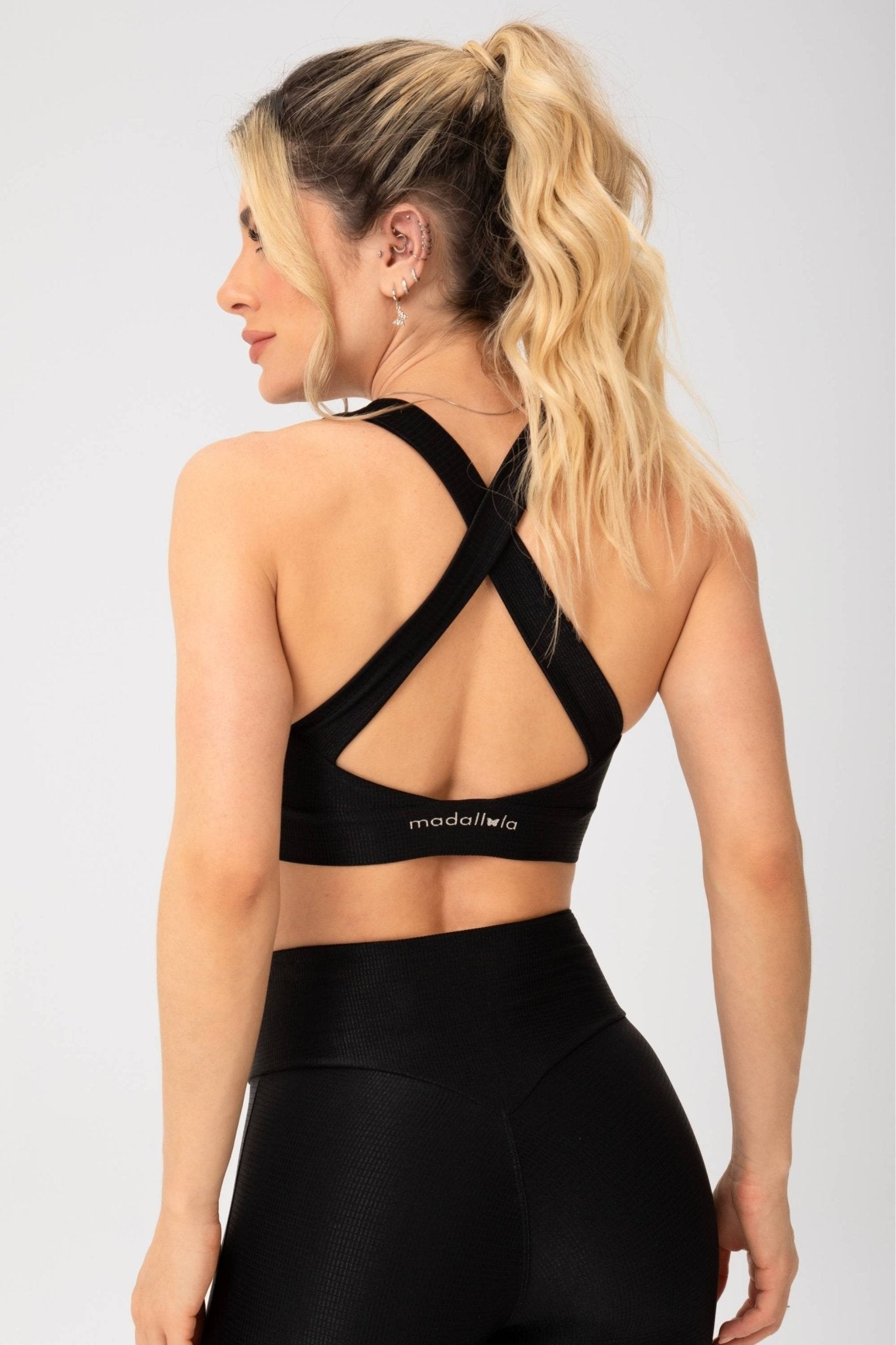 Top Costas Cruzadas Essentials Preto Texturizado MADAF250034 - MADALLOLA