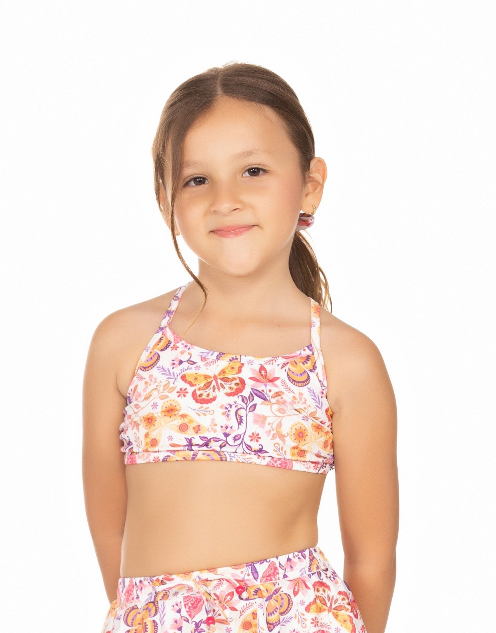 Top Infantil Costas Trançadas – Borboletas Coloridas Fundo Branco MADA11071 - MADALLOLA