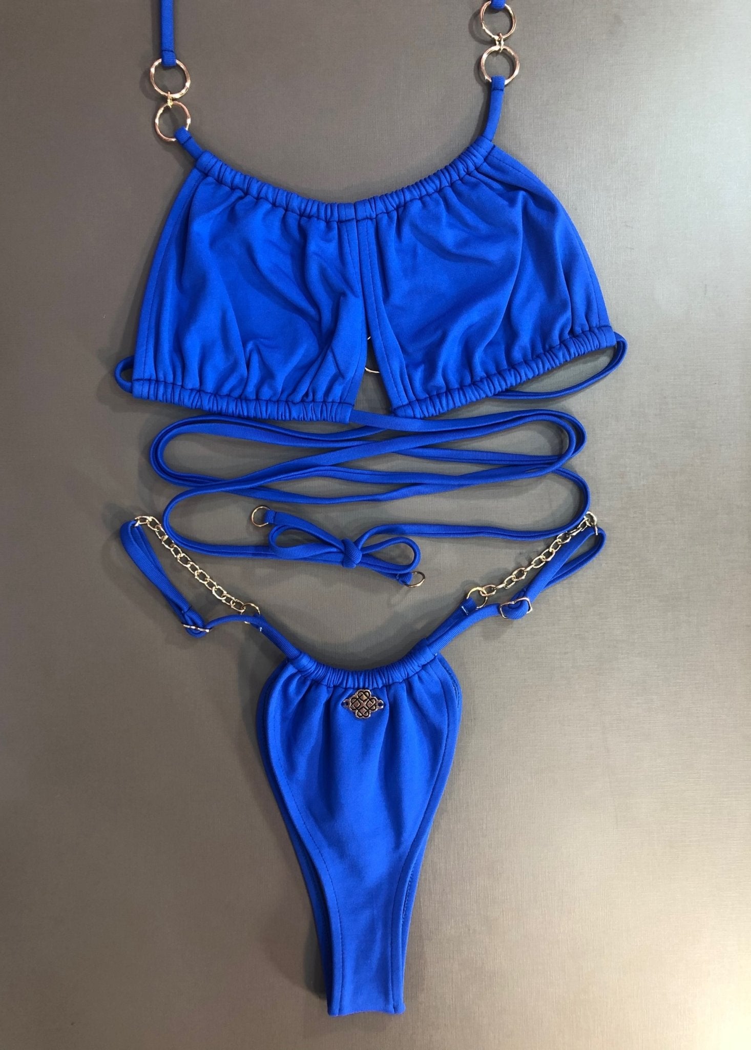 Biquíni Top Argolas Cortininha Roletê E Calcinha Corrente Sumô Azul Bic Liso 726 - Amanda Paggi - MADALLOLA
