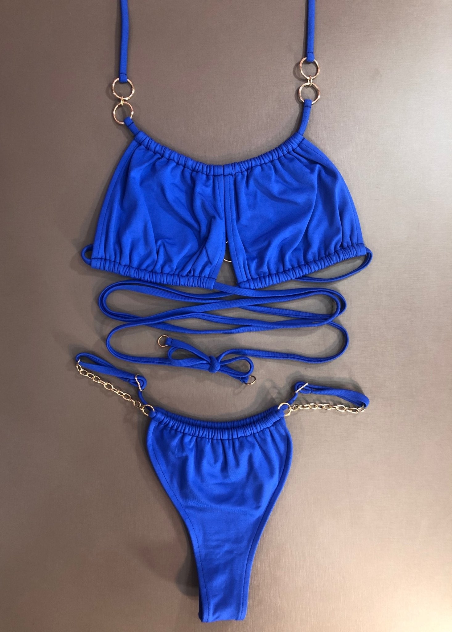 Biquíni Top Argolas Cortininha Roletê E Calcinha Corrente Sumô Azul Bic Liso 726 - Amanda Paggi - MADALLOLA