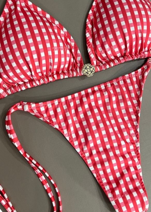 Biquíni Top Cortininha Roletê E Calcinha De Amarrar Fio V Discreto Xadrez Vermelho Com Off 804 - MADALLOLA